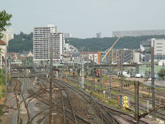  voies ferrées aux abords de la gare